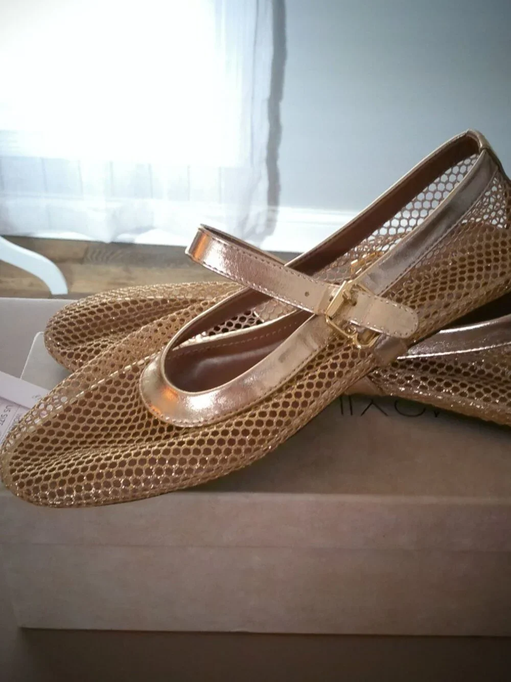 NWT Gold Shimmer Flat Open Weave Mary Jane Style Shoes 9.5 - Picture 3 of 6
